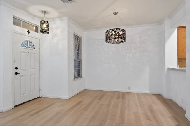 Building Photo - 2642 Grayson Way