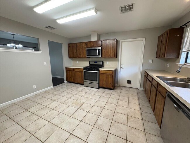 Building Photo - 307 Ridgewood Dr