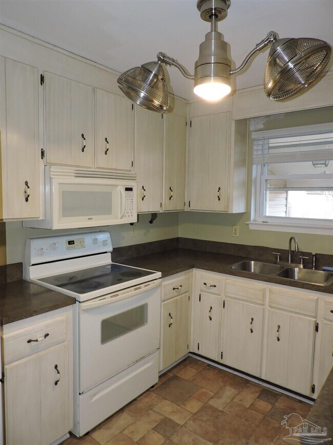 Building Photo - 7356 Sandy Creek Cir