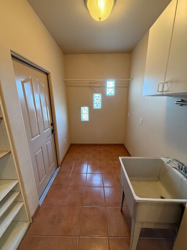 Building Photo - 3878 Stoneybrook Cir