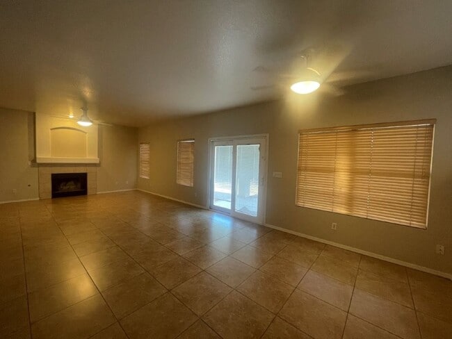 Building Photo - 922 N Sicily Dr