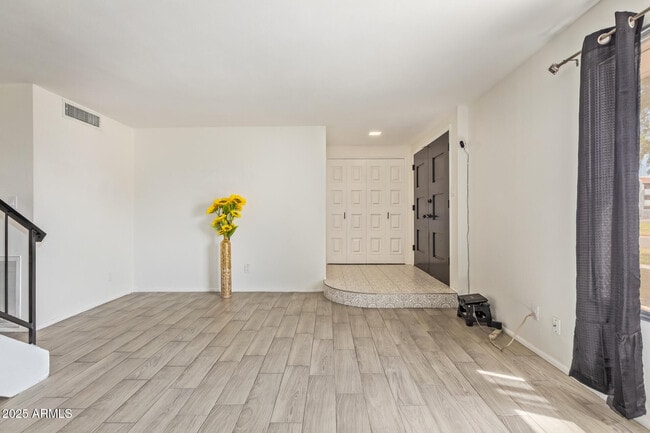 Building Photo - 4807 W Northern Ave