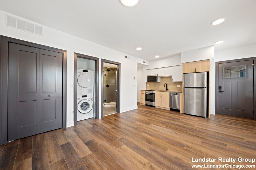 Building Photo - 1241 Chicago Ave