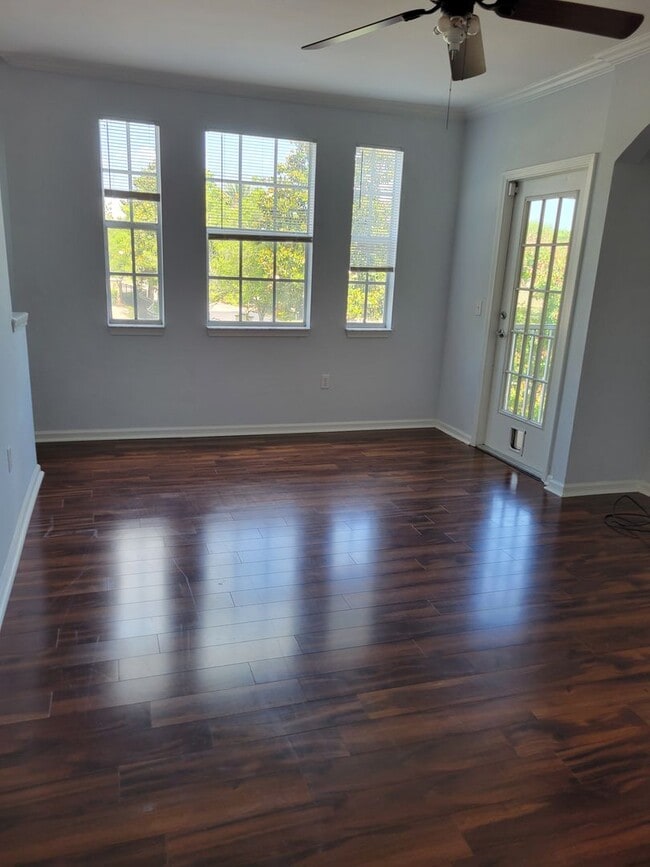 Building Photo - 3 Bedroom Beautiful Condo in Mirabella Com...