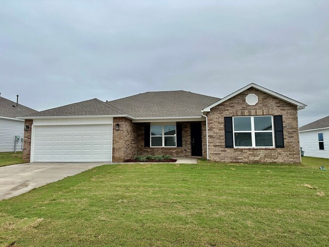 Building Photo - 4 Bedroom 2 Bath 2 Car Garage - Coweta Sch...