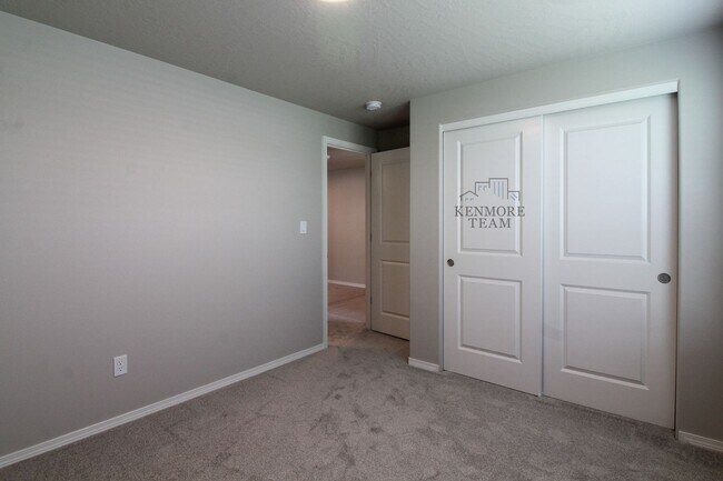Building Photo - 3 Bedroom, 2 Bath Home in Kennewick