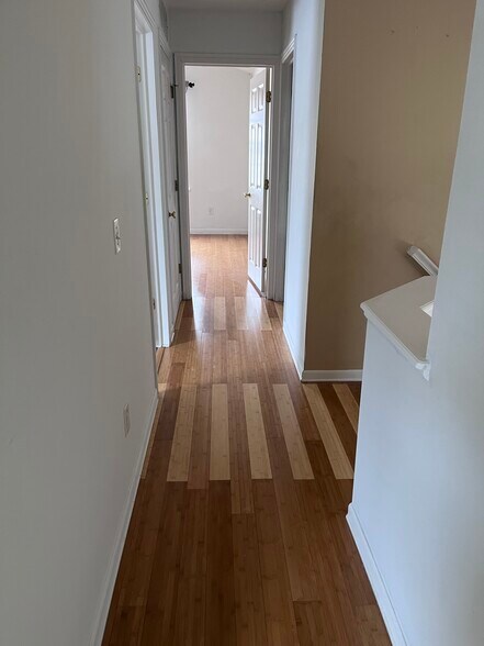 Building Photo - 2395 Maple Hedge Way