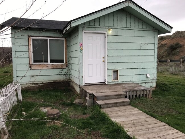 Building Photo - 220 Doty St