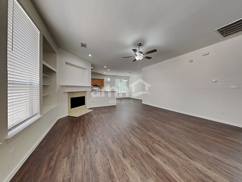 Building Photo - 2313 Highland Crossing Dr