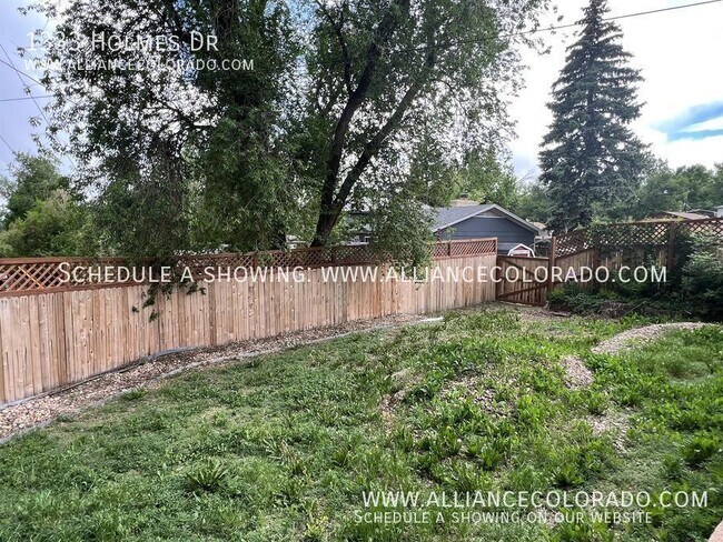 Building Photo - 1333 Holmes Dr