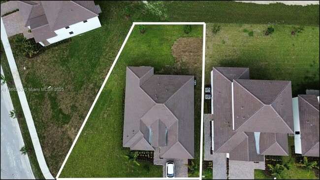 Building Photo - 2990 SE 23rd Ave
