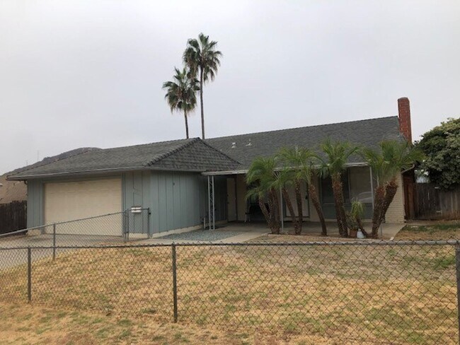 Building Photo - 4 bed-2 bath Single Story House with 2-Car...