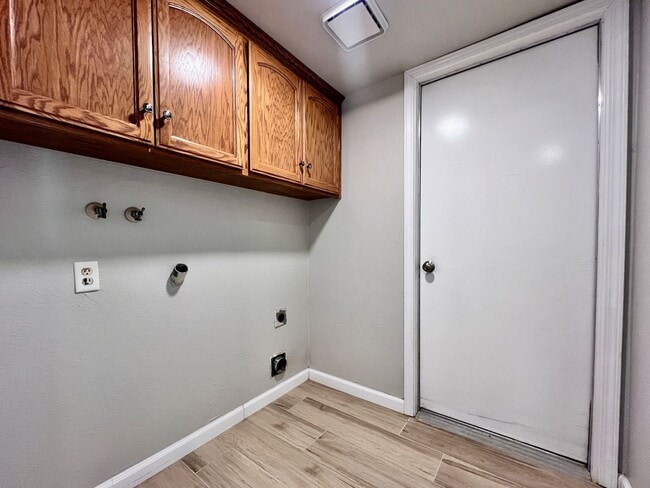 Building Photo - $2,850 Shaw & Academy 4 Bedroom / 2 Bathro...