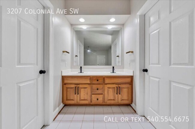 Building Photo - 3207 Colonial Ave SW
