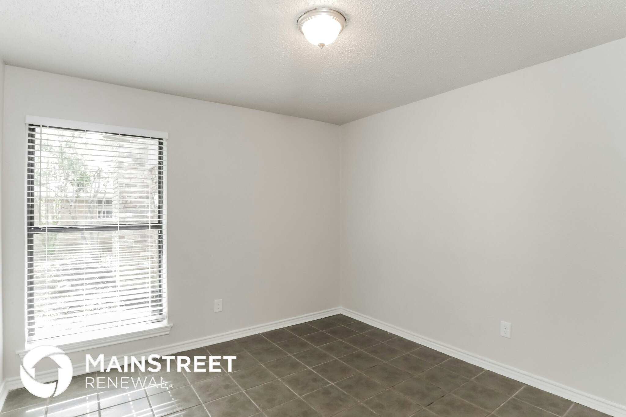 Building Photo - 1421 Pine Hill Dr