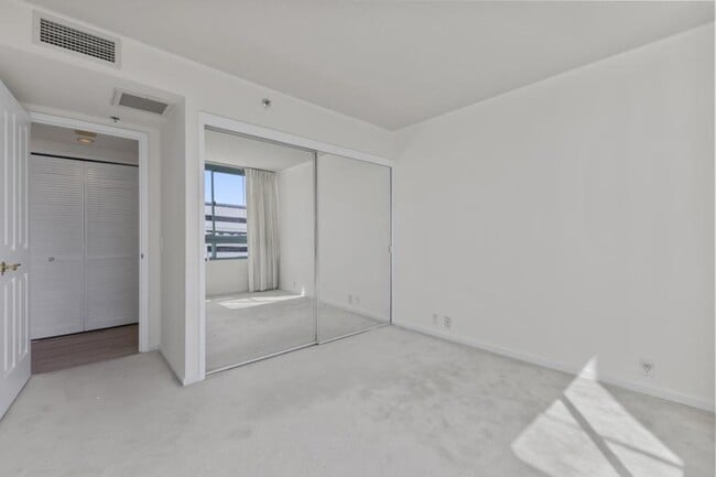 Building Photo - 1341 Kapiolani Blvd