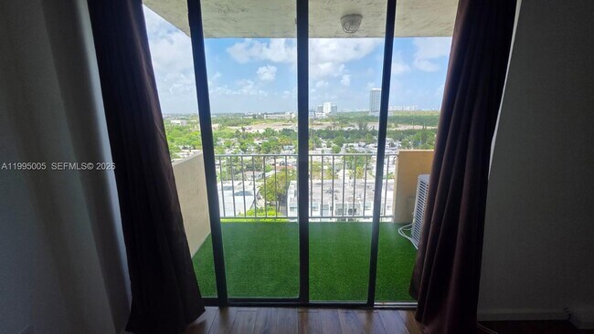 Building Photo - 2350 NE 135th St