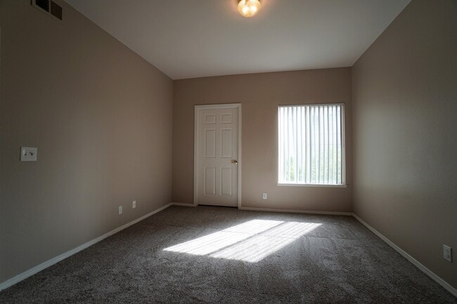 Building Photo - 3895 Strawberry Field Grove