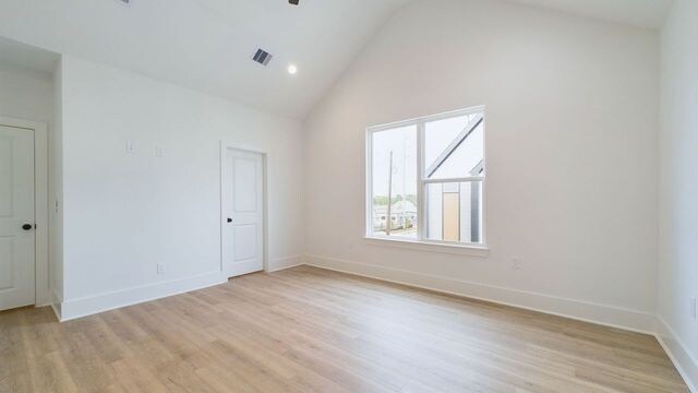 Building Photo - 5212 Pine Tree Dr