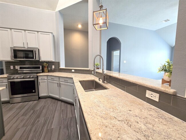 Building Photo - 2614 Parkbriar Ln