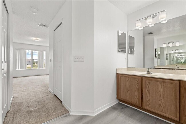 Building Photo - 521 Bromley Ct