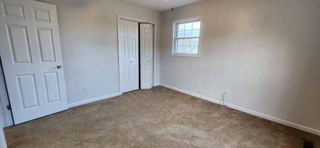 Building Photo - Available Now!! 3 to 4 Bedroom, 3 Full Bat...