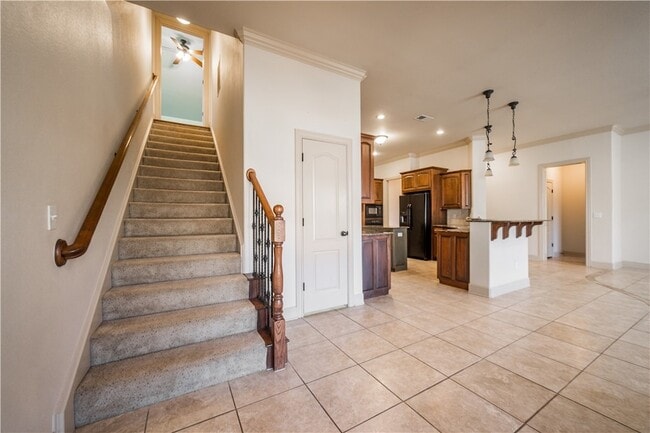 Building Photo - 3778 Prince Philipe St