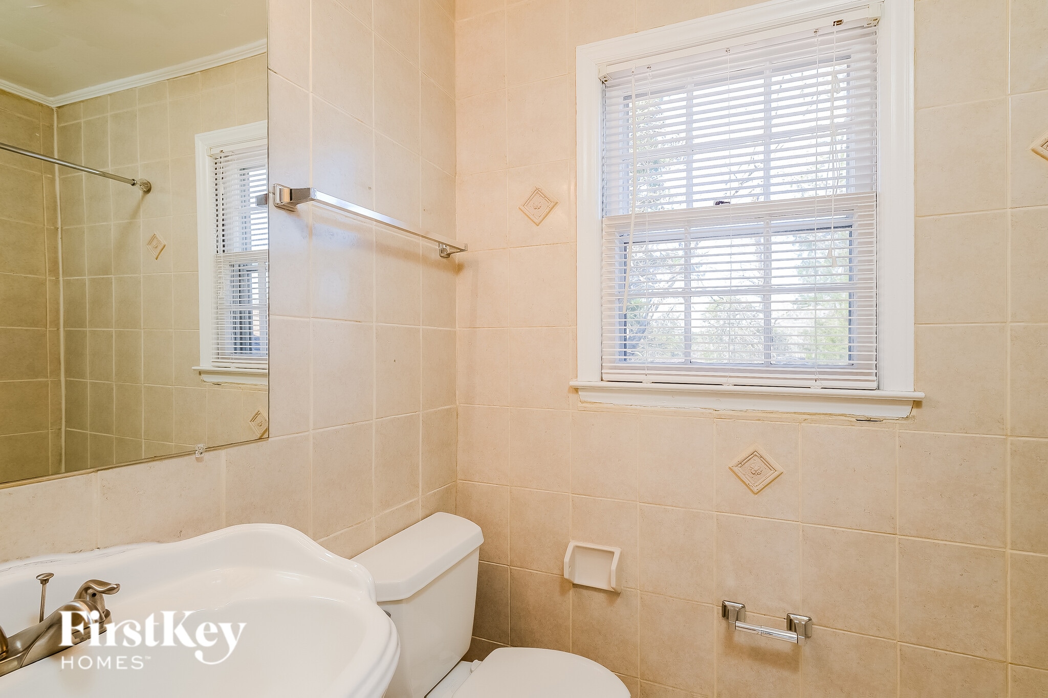 Building Photo - 5302 Broadmoor Pl