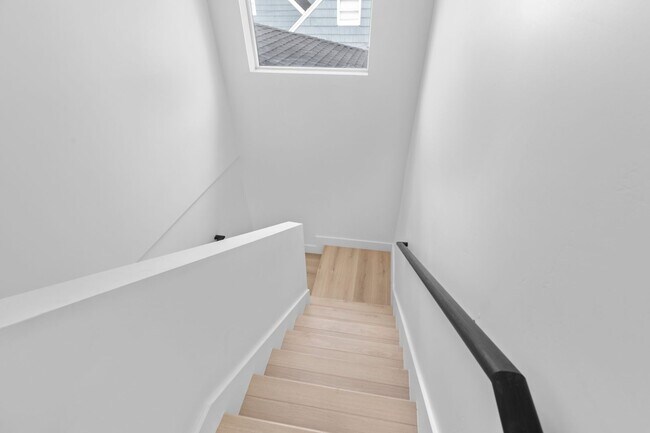 Building Photo - 6704 Saranac St