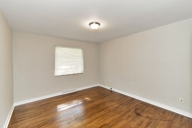 Building Photo - 1900+ Sq Ft of Comfort: Updated 3BR/2BA wi...