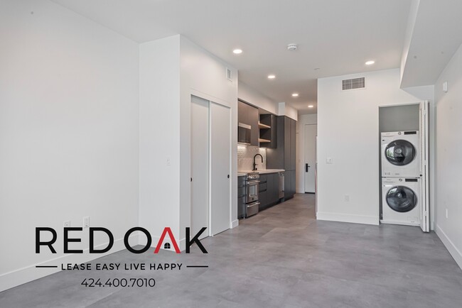 Primary Photo - 3450-3458 W 43rd St