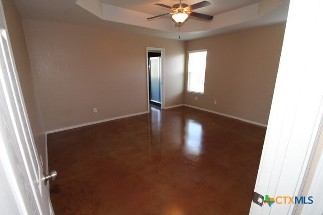 Building Photo - 401 Rainbow Court