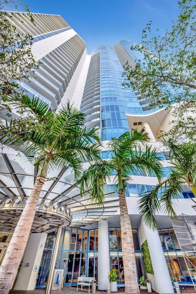 Building Photo - 333 Las Olas Way