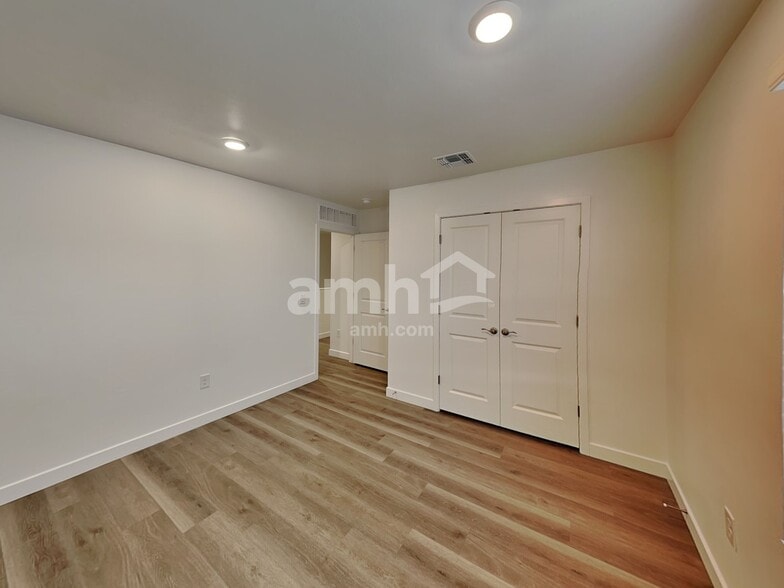 Building Photo - 6482 E Paseo Alga