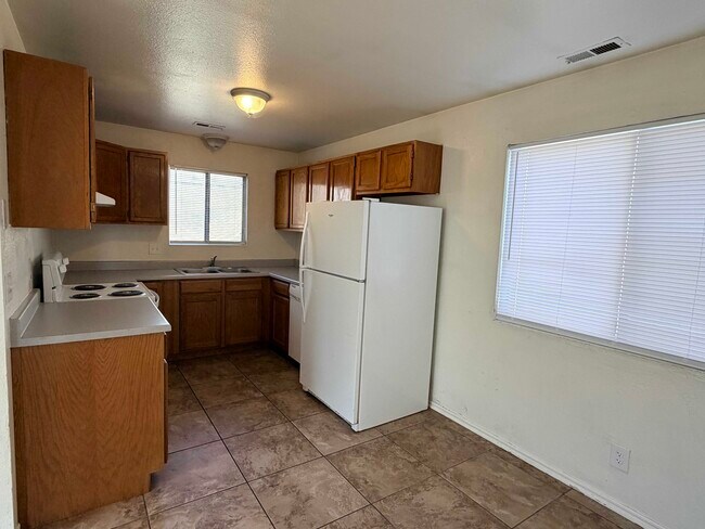Building Photo - 211 S 1400 W