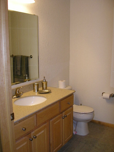 Building Photo - 1331 Lake Dr W