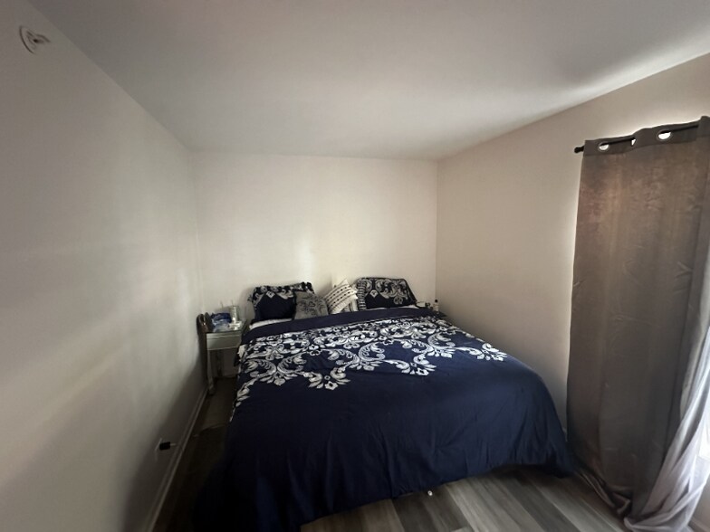 Building Photo - 1527 Yellowstone Dr