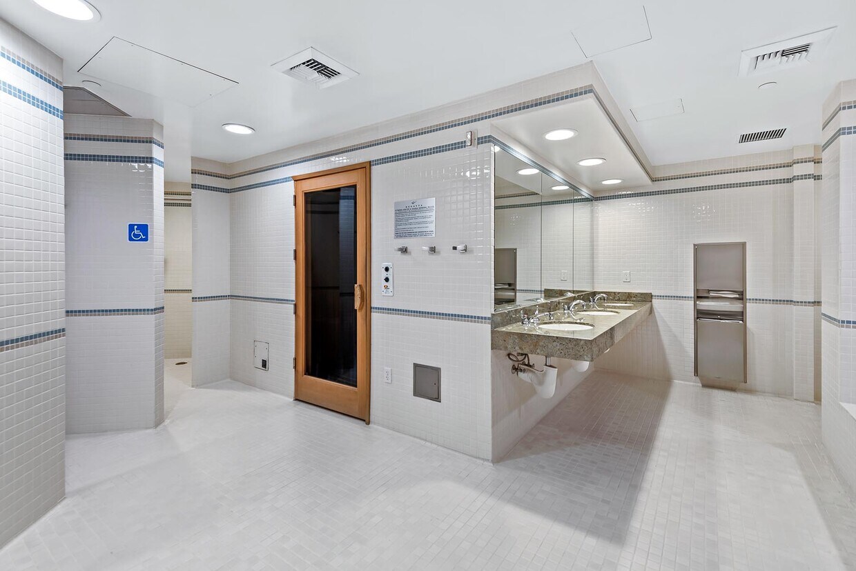 Building Photo - 13600 MARINA POINTE Dr