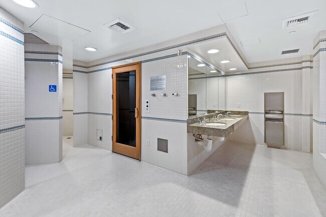 Building Photo - 13600 MARINA POINTE Dr