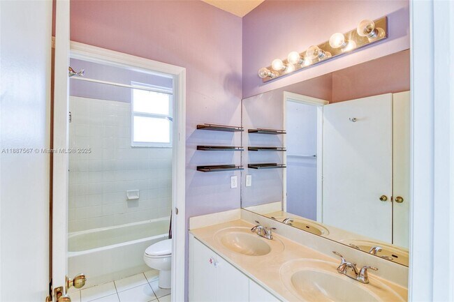 Building Photo - 3769 SW 51st St