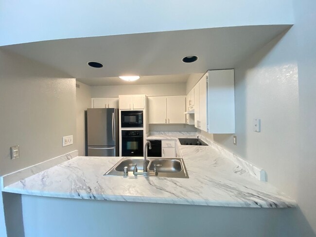Building Photo - Updated Two Bedroom, Two Bath Condo