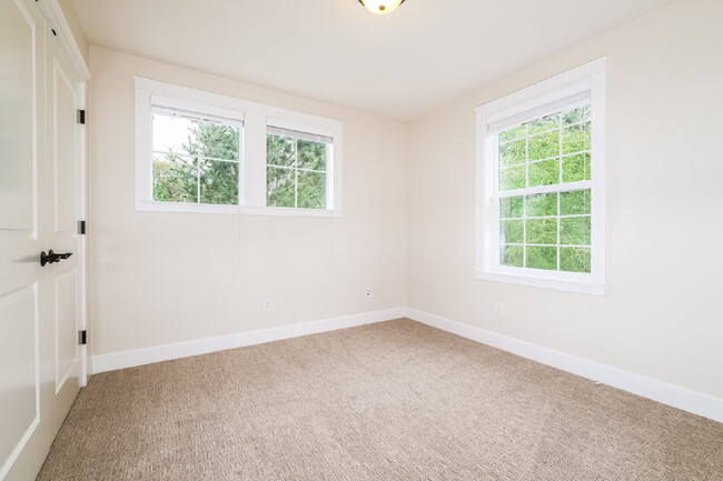 Building Photo - Beautiful Issaquah Highlands Home on Corner Lot with Greenbelt Views, Covered Porch and AC- AVAIL...