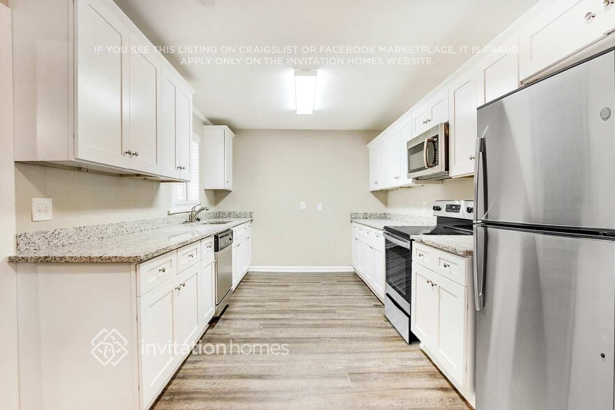 Building Photo - 2496 Montezuma Cir