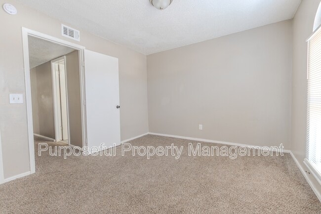 Building Photo - 6814 Lancer Ln