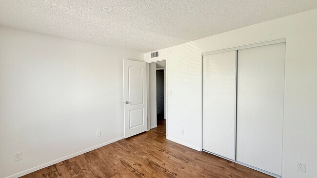 Building Photo - Spacious 3 bed, 2 bath upstairs, condo in Central Phoenix