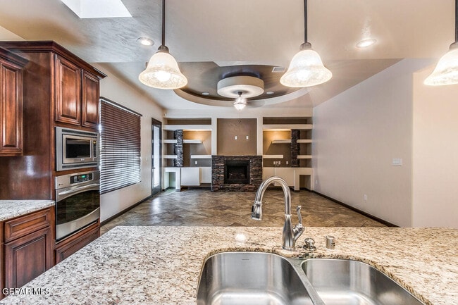 Building Photo - 14213 Meadow Lake Ave