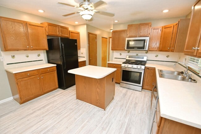 Building Photo - 3 Bed 2.5 Bath in Penn School District