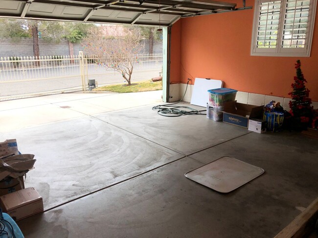 Building Photo - Gorgeous Furnished Oasis in Las Vegas Avai...