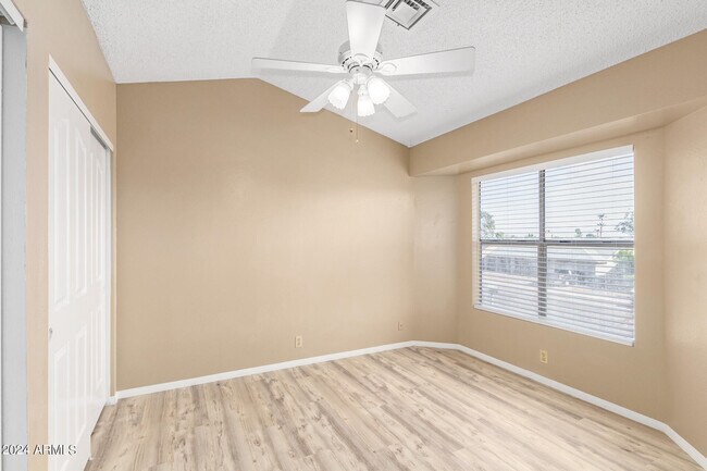 Building Photo - 4453 E Wildwood Dr