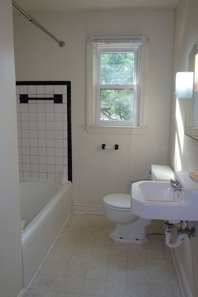 Building Photo - Park Avenue 153/157